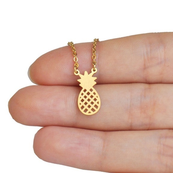 ❤️4 for $20 Sale❤️ Gold pineapple necklace - Picture 2 of 3